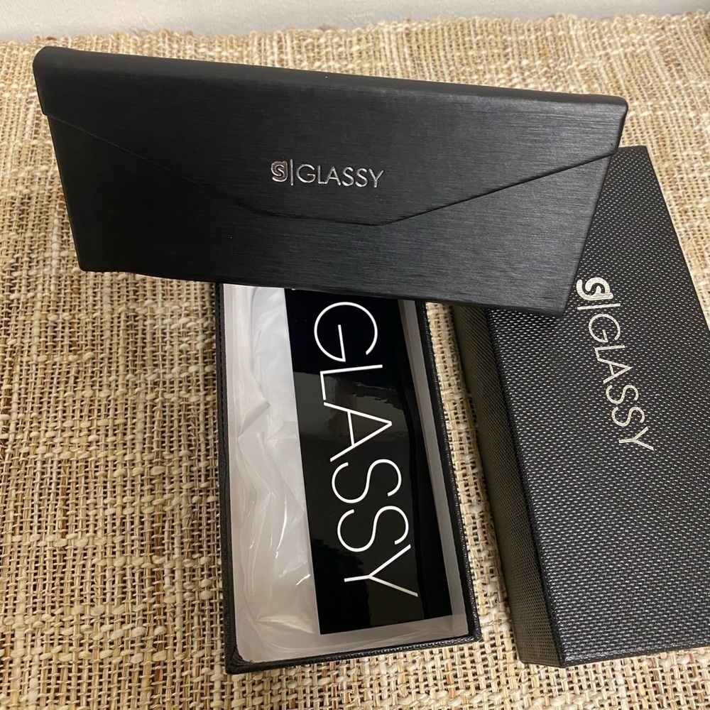 GLASSY FOLDABLE GLASSES CASE AND BOX